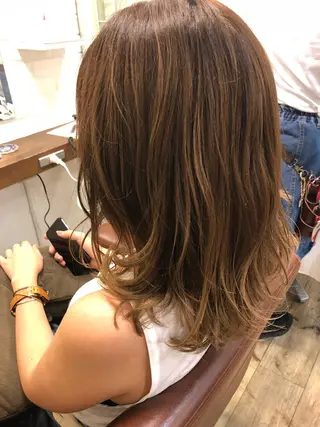 セミロング uni（ウニ）所属・西村 有紗のヘアスタイル