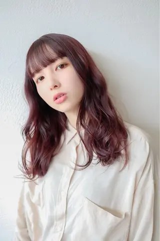 ロング UNIVERSE.所属・山内 悠のヘアスタイル