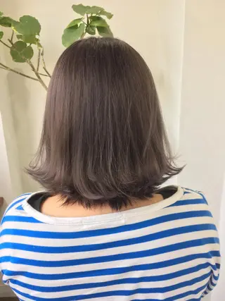 カラー 塩崎 明菜のヘアスタイル