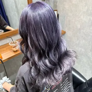 ロング カラー Hinako🦋 ブリーチカラーのヘアスタイル