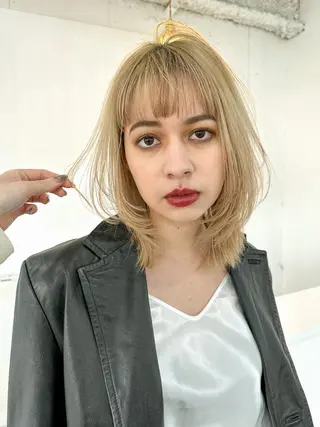 セミロング カラー 韓国レイヤーカット/ ダブルカラーのヘアスタイル