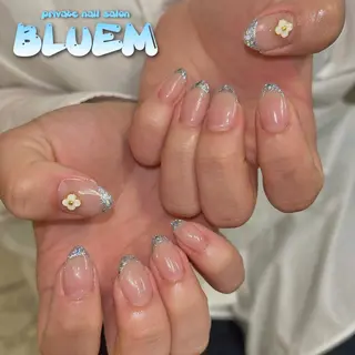 ネイル BLUEM なな🐶のネイルデザイン