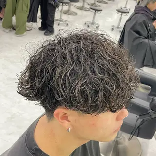 ショート パーマ ヘアアレンジ メンズ 艶カラー の達人のヘアスタイル