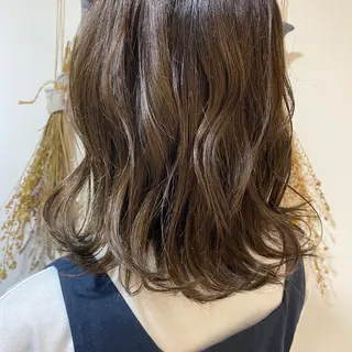 ミディアム 長井 麻帆のヘアスタイル