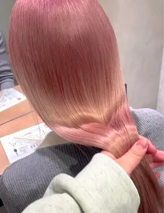 ロング wistell所属・ハイトーン/艶カラー sarina🩷のヘアスタイル