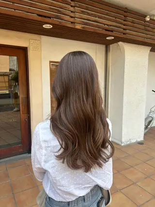 ロング カラー putri 川邉 優花のヘアスタイル