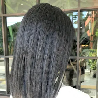 ミディアム カラー 川越 輝梨奈のヘアスタイル