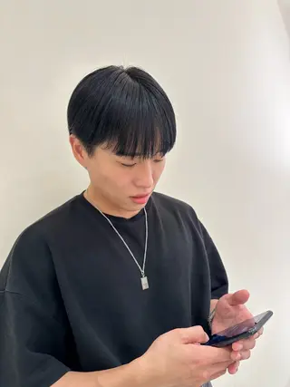 カラー メンズ タイトボブ個性派カラ ーAKANEのヘアスタイル