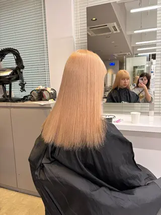 カラー ベージュ／ブラウン/ ナチュラルレイヤーのヘアスタイル