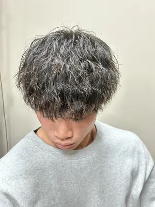 ショート SWELL-WHITE-所属・緒方 翔英のヘアスタイル