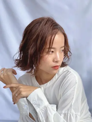 ミディアム カラー 髙井 麻帆のヘアスタイル