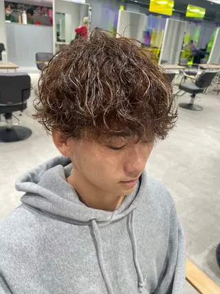 ショート パーマ メンズ カラーモデル⚡️ REONのヘアスタイル