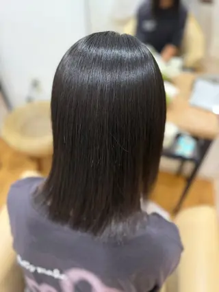 ミディアム 黒地 陽菜のヘアスタイル