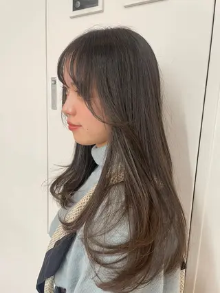 セミロング elena byartefice所属・安達 萌花のヘアスタイル