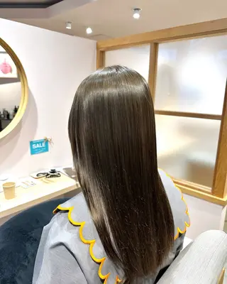 カラー 芝智也／ ブリーチカラーのヘアスタイル