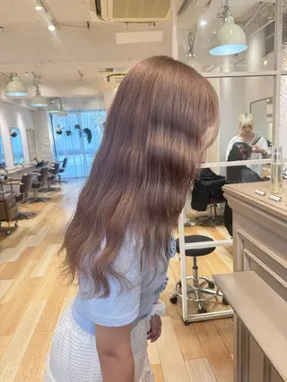 ロング カラー ミルクティー× グレージュMOMOのヘアスタイル