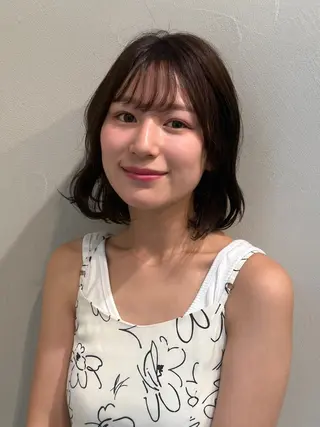 ミディアム 安江 理緒のヘアスタイル