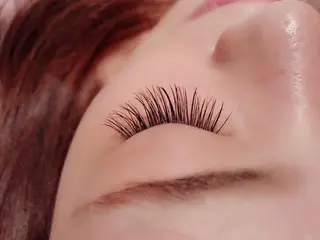 マツエク・マツパ UMEDA FIGAROのヘアスタイル