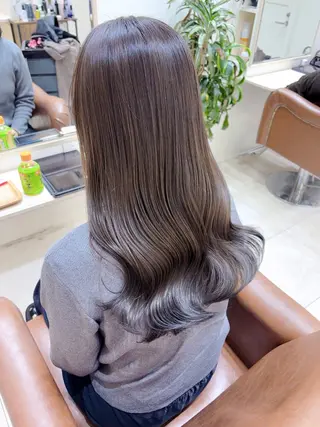 セミロング カラー 村山 茉衣のヘアスタイル