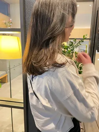 ミディアム カラー LORO.hairmake&spa所属・山﨑 ひよりのヘアスタイル