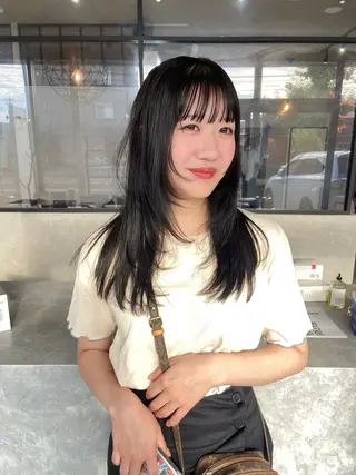 セミロング カラー 山岸 未玖のヘアスタイル