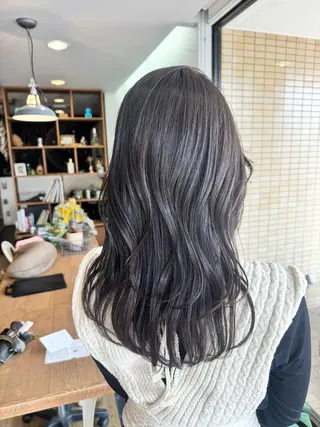ロング カラー ツキダテ ユイのヘアスタイル