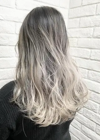 セミロング カラー ✨【公式】 juhl.横浜✨のヘアスタイル