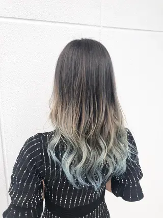 ロング カラー ヘアアレンジ ｲﾝﾅｰｶﾗｰ屋さん 🫧伊藤拓実のヘアスタイル