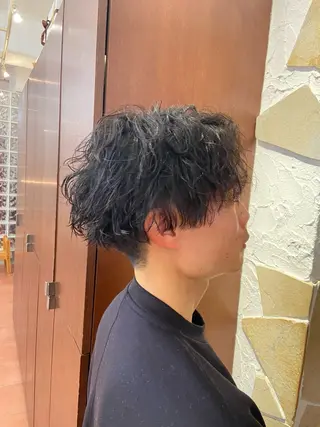 ショート パーマ メンズ 透明感✨️艶カラー 井戸大喜のヘアスタイル