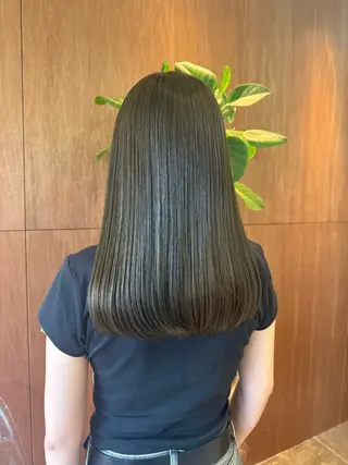 セミロング カラー 角岡 真帆のヘアスタイル