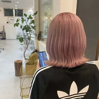 ミディアム カラー 小西 由季乃のヘアスタイル
