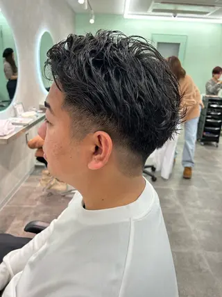 メンズ フェザーパーマ/韓国 /メンズカット/保立のヘアスタイル