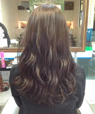 ロング カラー 榎園 由美のヘアスタイル