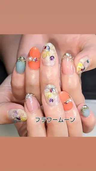 ネイル フラワー ムーンのネイルデザイン