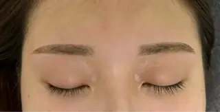 アイブロウ EmiyBeautyLush所属・Emiy BeautyLushのマツエク・マツパデザイン