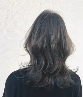 カラー 玉木 育実のヘアスタイル