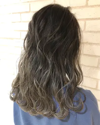 カラー she2.shinjuku所属・takumi Hのヘアスタイル