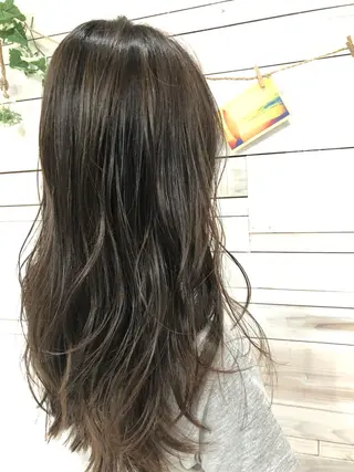 カラー ○HITOMI ○のヘアスタイル