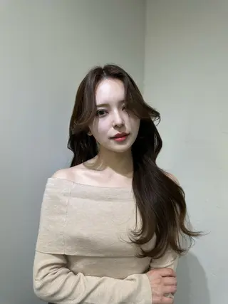 ロング カラー 艶髪レイヤー顔周り グレージュ添田晃基のヘアスタイル