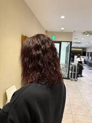 パーマ×レイヤー| カラー カホ🪩🤍のヘアスタイル