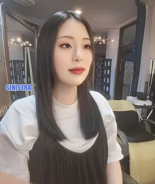 セミロング sinistra シニストラ　足利山下店所属・足利💗夜9受付可能 原宿シニストラ表参道のヘアスタイル