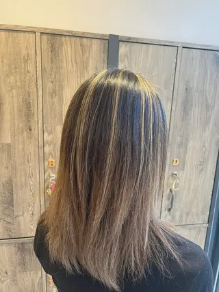 セミロング カラー COCOA Glow所属・🤍みう‎🤍￥ 3,300 〜のヘアスタイル