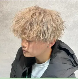 カラー パーマ メンズ シャドウ/波巻き 朝崎倭斗のヘアスタイル