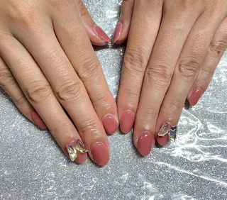 ネイル VIERU 🌈🎀💖のネイルデザイン