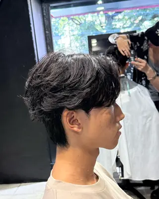 ミディアム パーマ メンズ 難波/メンズウルフ・ フェザーパーマ鶴田文のヘアスタイル