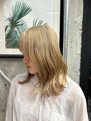 セミロング カラー KAEDE🌺Wカ ラー/ホワイトカラーのヘアスタイル