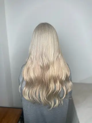 ミディアム kaho/推しカラー /ブリーチ/エクステのヘアスタイル