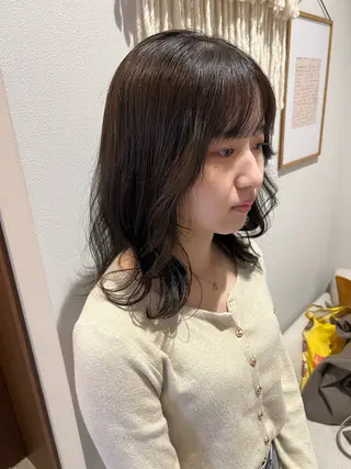 セミロング 吉田 咲樹のヘアスタイル