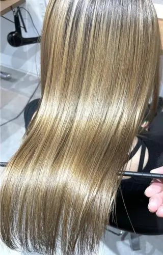 ロング Le un所属・Leun（ルアン） 奥村綾菜のヘアスタイル