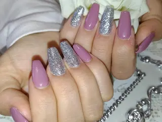 ネイル エステとネイル ローズコンフォートのネイルデザイン